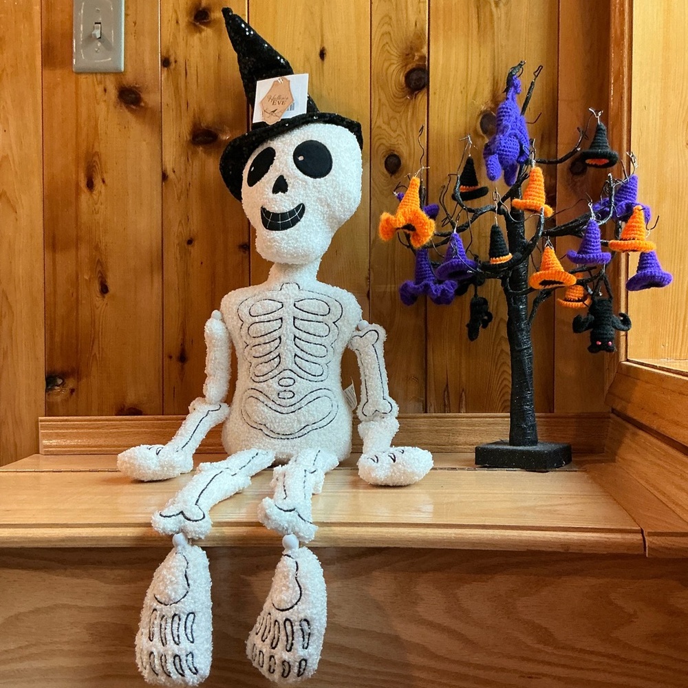 HALLOWS EVE 40x15 Sherpa Skeleton Halloween Decor